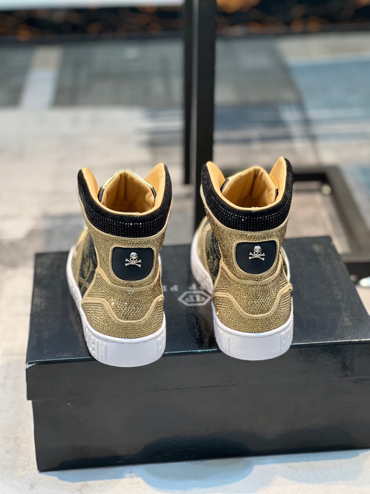 053 053#011-PhilippPlein-2023SS