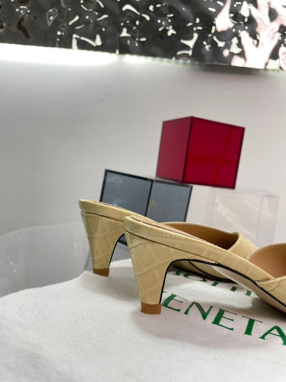121 068#027-BV-Shoes-02-2023SS