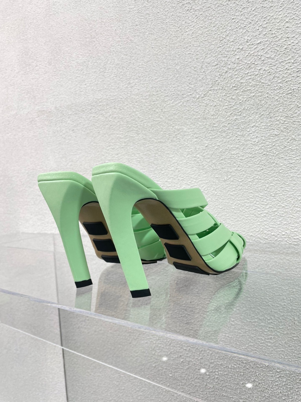 120 067#027-BV-Shoes-02-2023SS