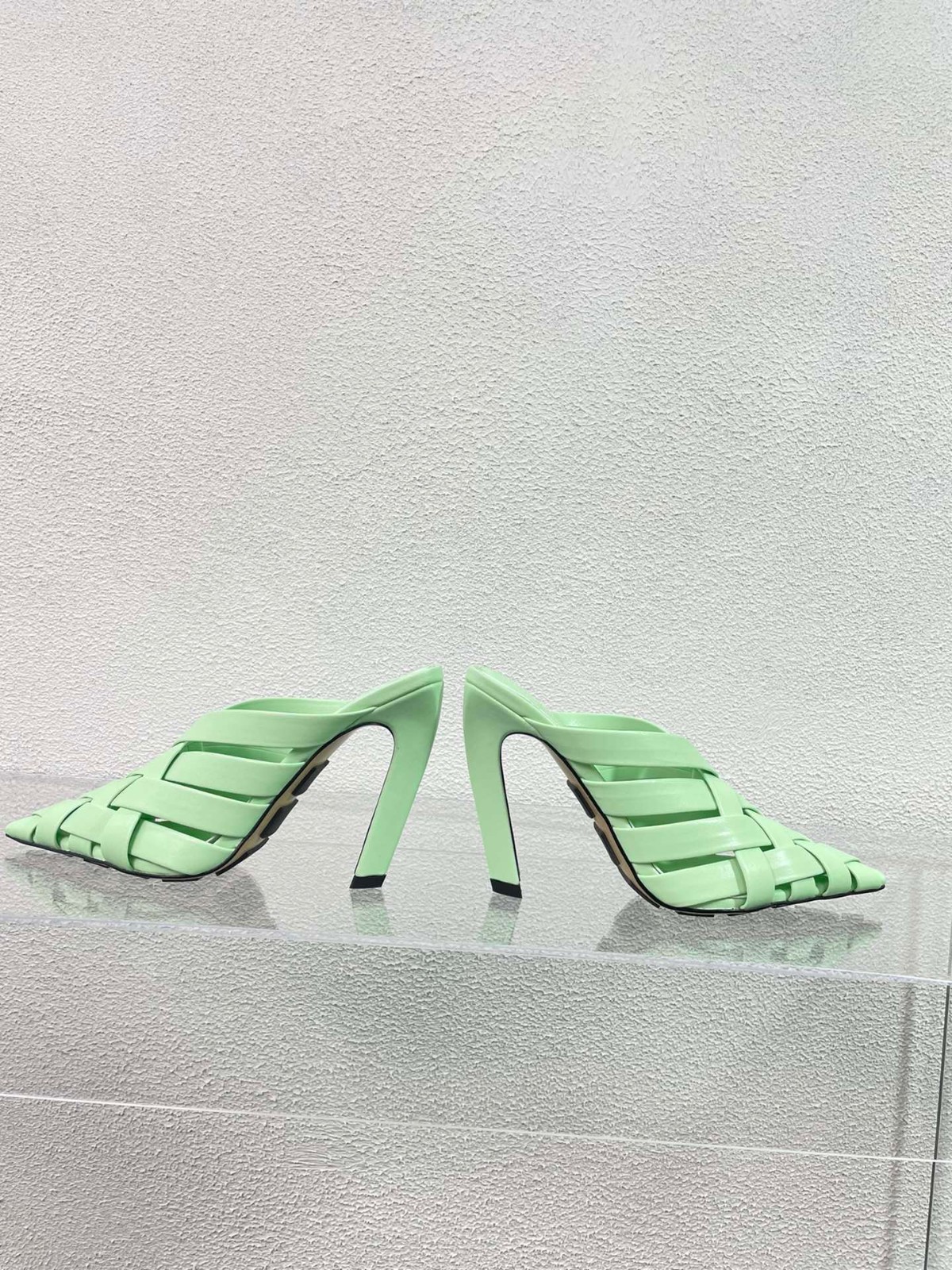 120 067#027-BV-Shoes-02-2023SS