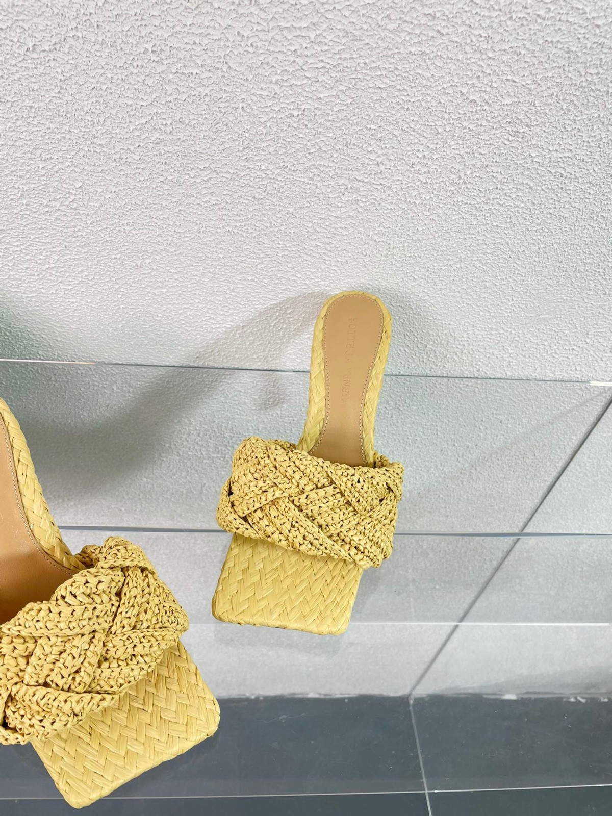 096 043#027-BV-Shoes-02-2023SS