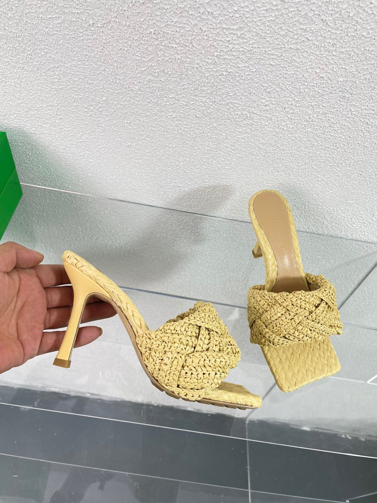096 043#027-BV-Shoes-02-2023SS