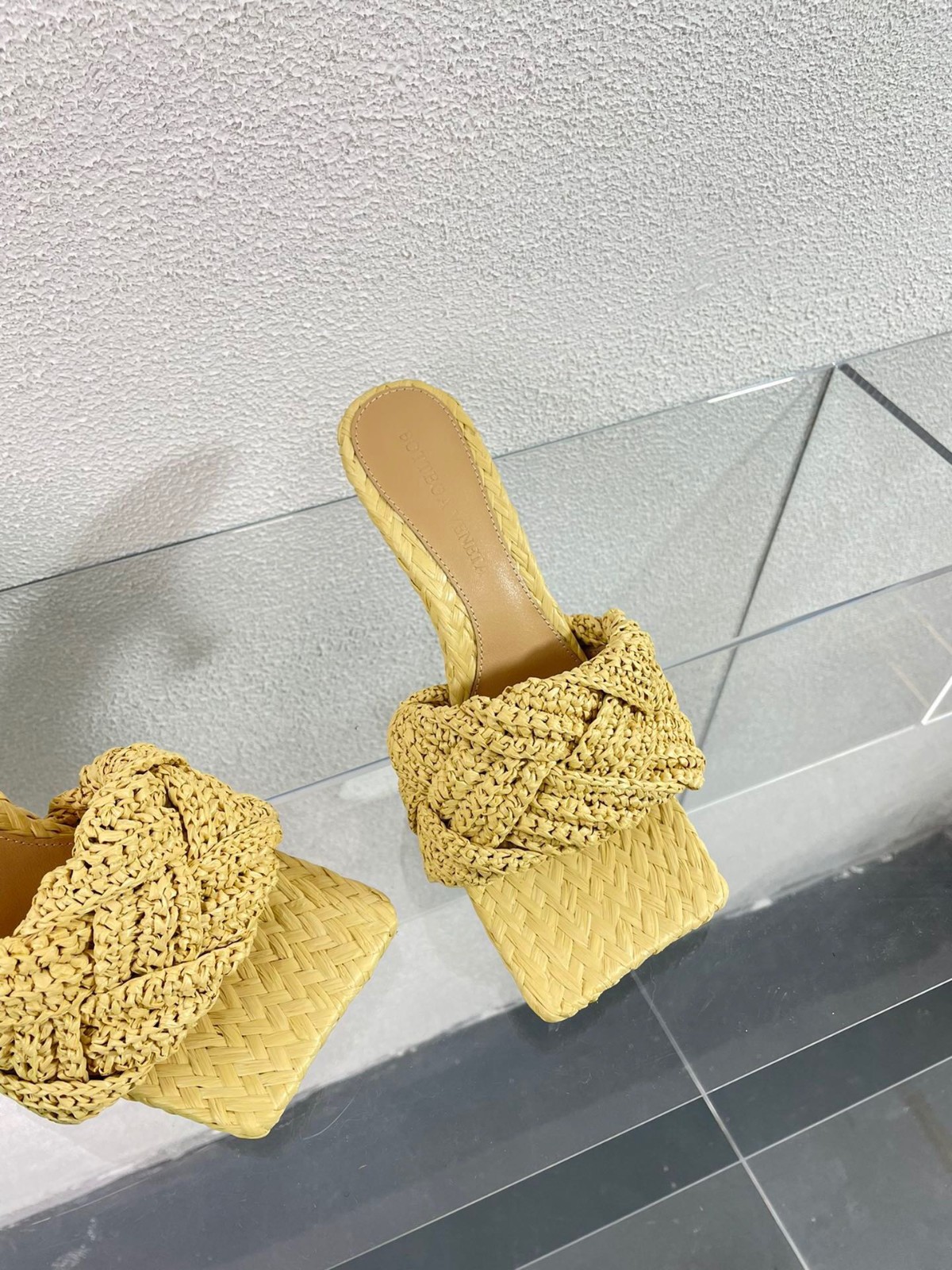 096 043#027-BV-Shoes-02-2023SS