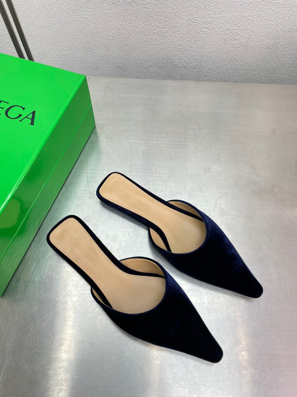 095 042#027-BV-Shoes-02-2023SS