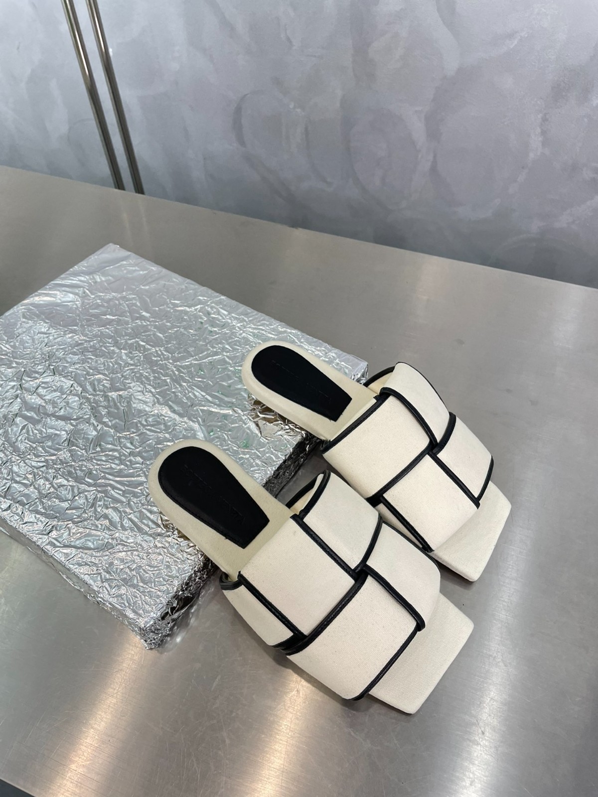 086 033#027-BV-Shoes-02-2023SS