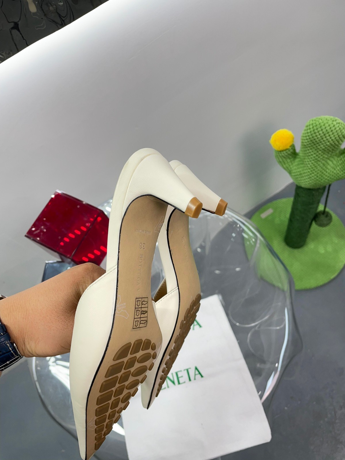 073 020#027-BV-Shoes-02-2023SS