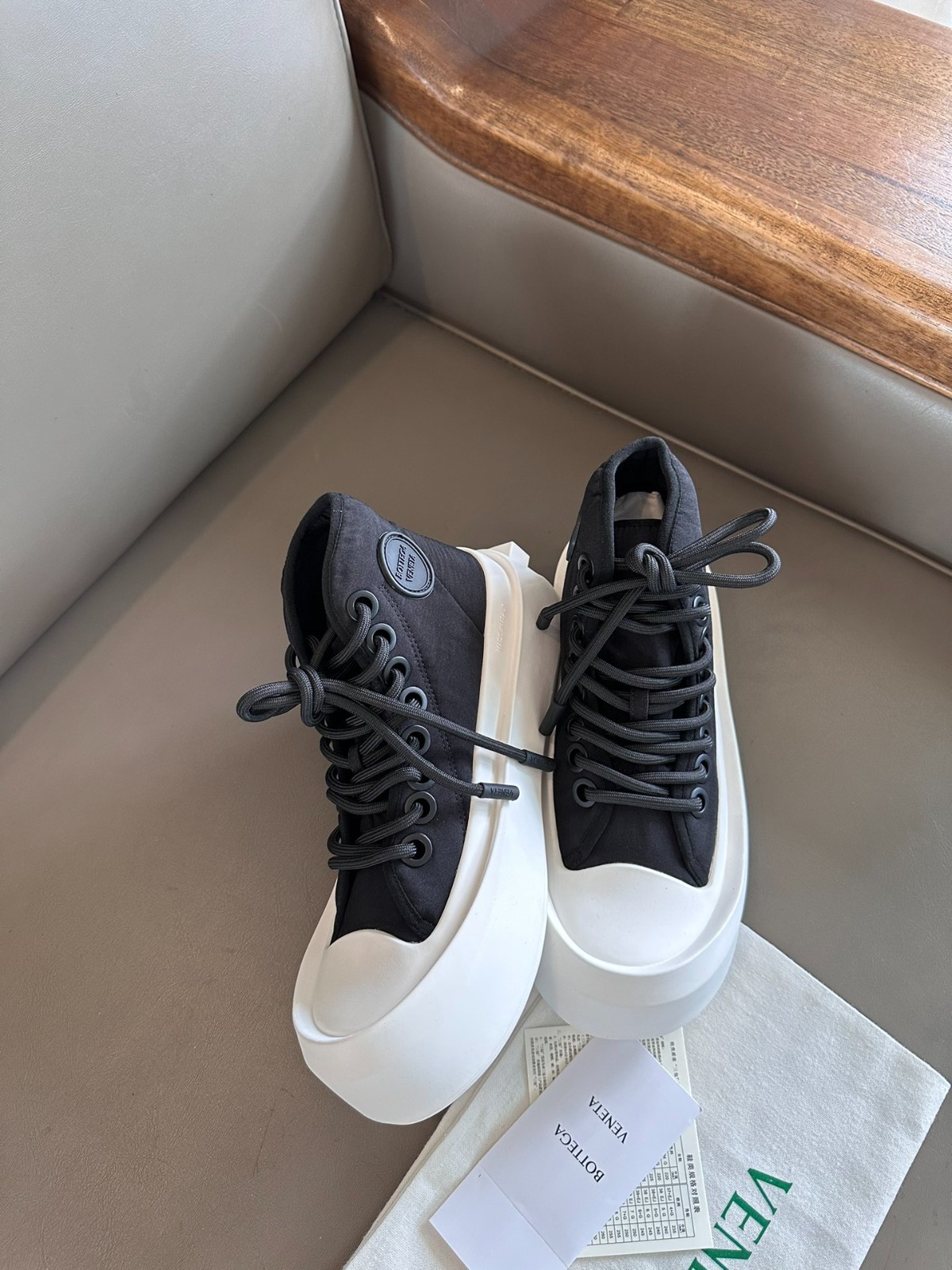 054 001#027-BV-Shoes-02-2023SS