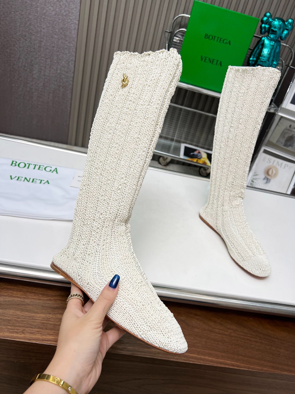 043 043#027-BV-Shoes-03-2023SS