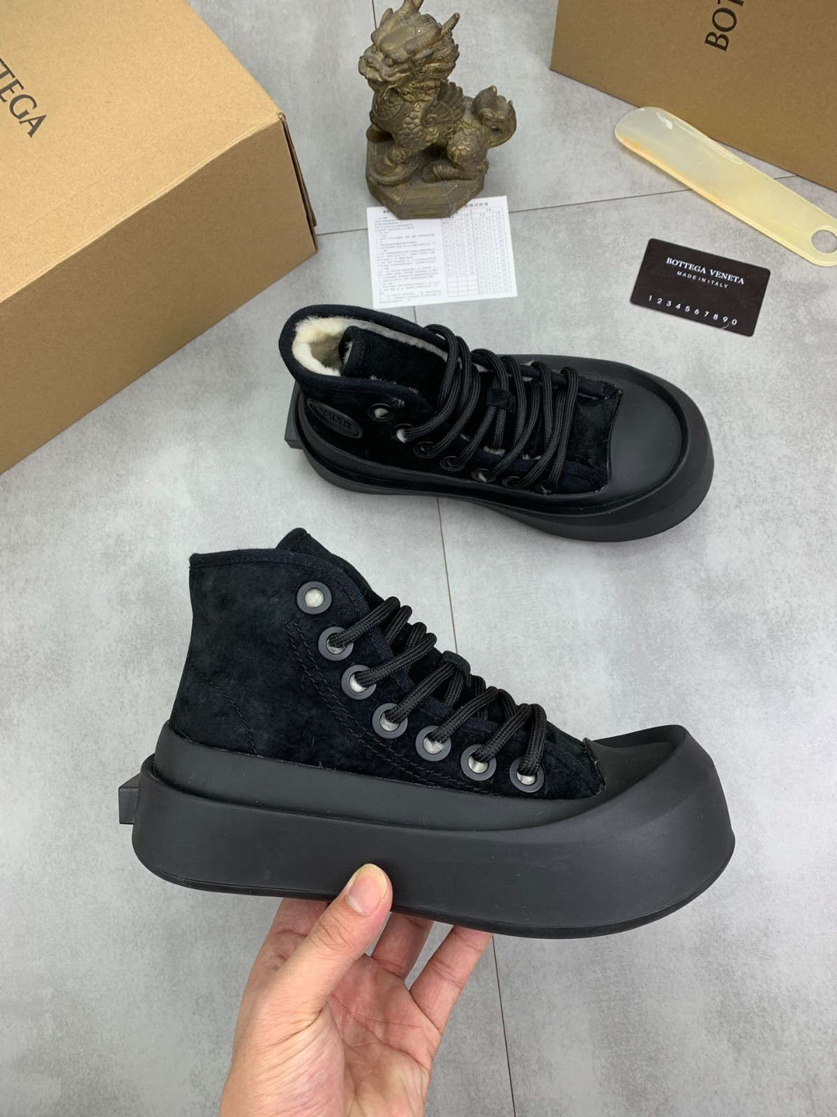 037 037#027-BV-Shoes-03-2023SS