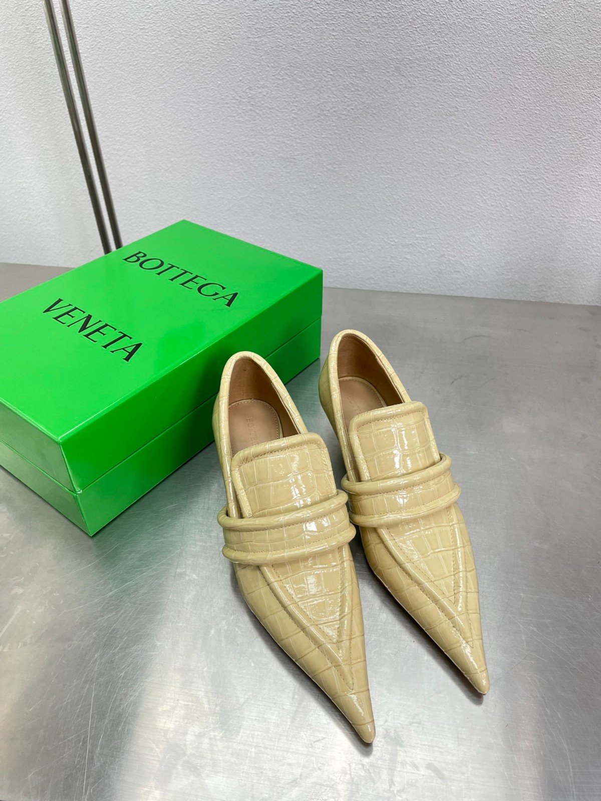 033 033#027-BV-Shoes-03-2023SS