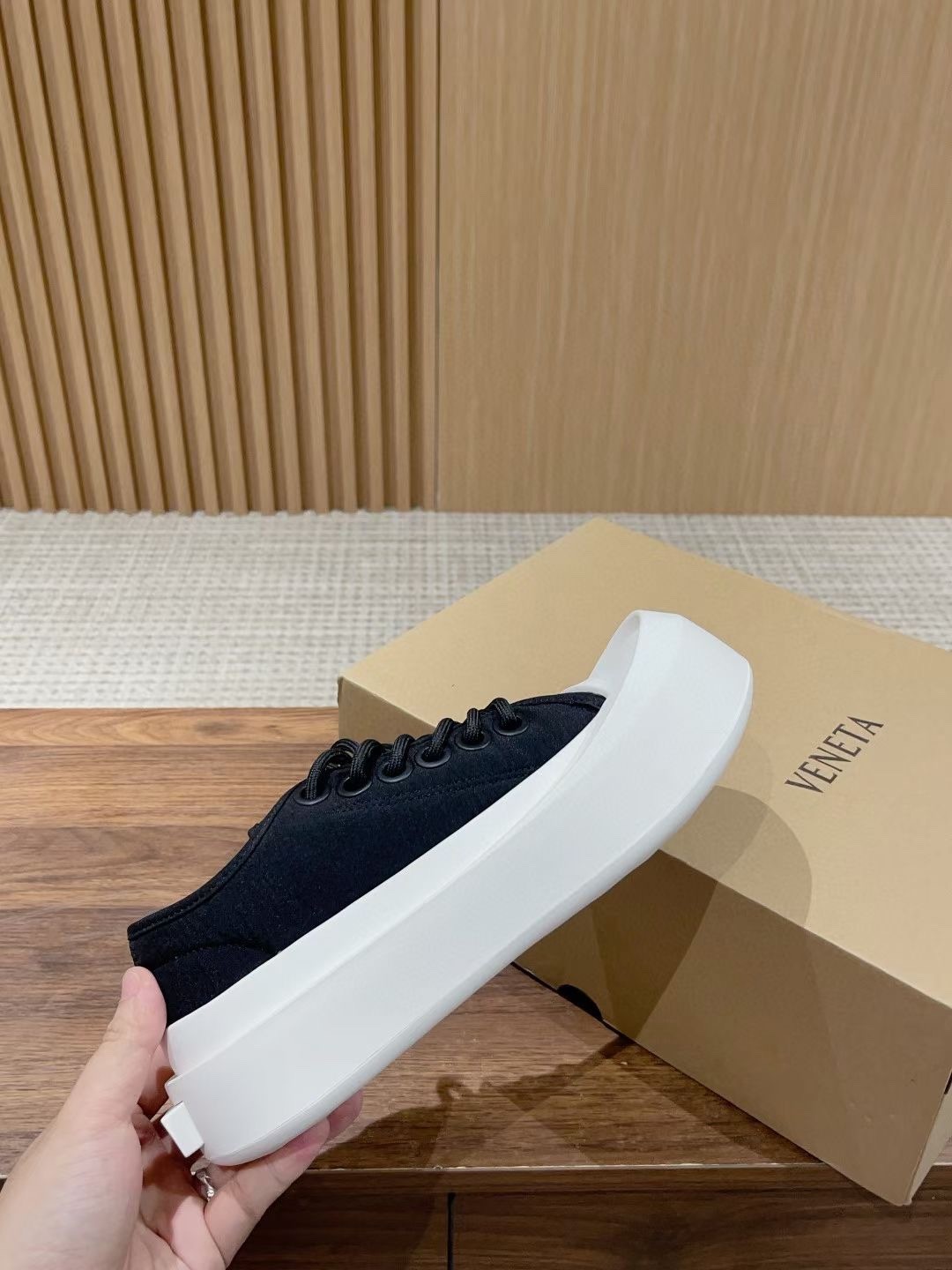 015 015#027-BV-Shoes-03-2023SS
