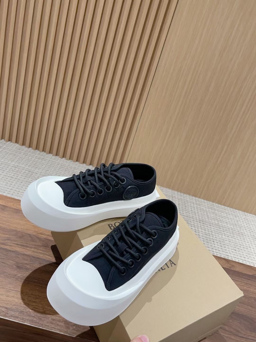 015 015#027-BV-Shoes-03-2023SS