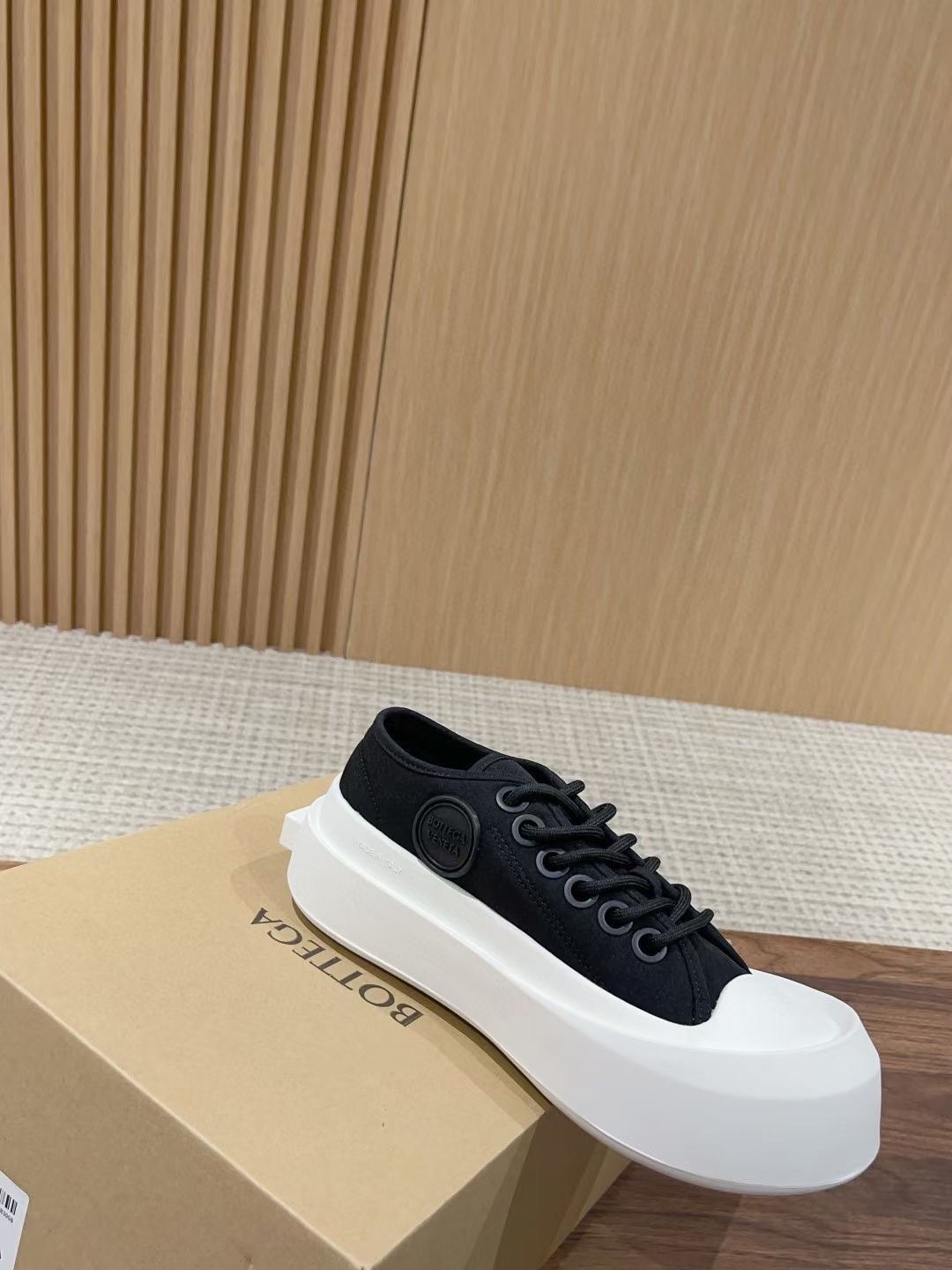 015 015#027-BV-Shoes-03-2023SS