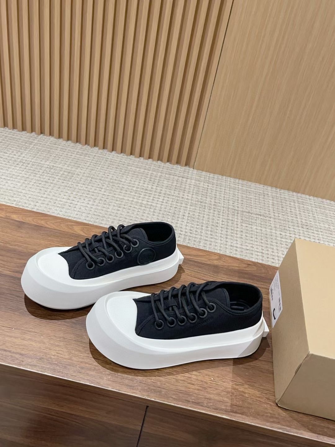 015 015#027-BV-Shoes-03-2023SS