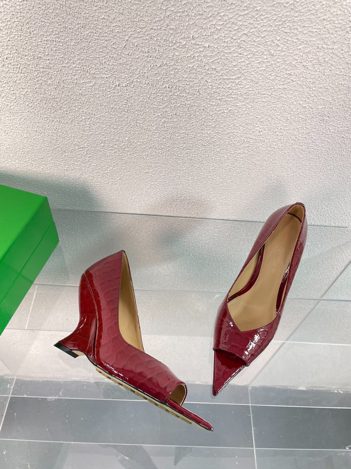 001 001#027-BV-Shoes-03-2023SS