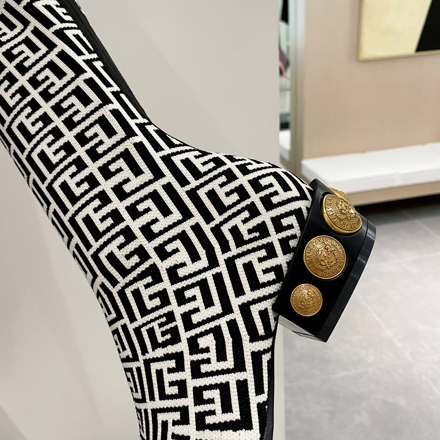 188 068#126-Balmain-01-2023SS