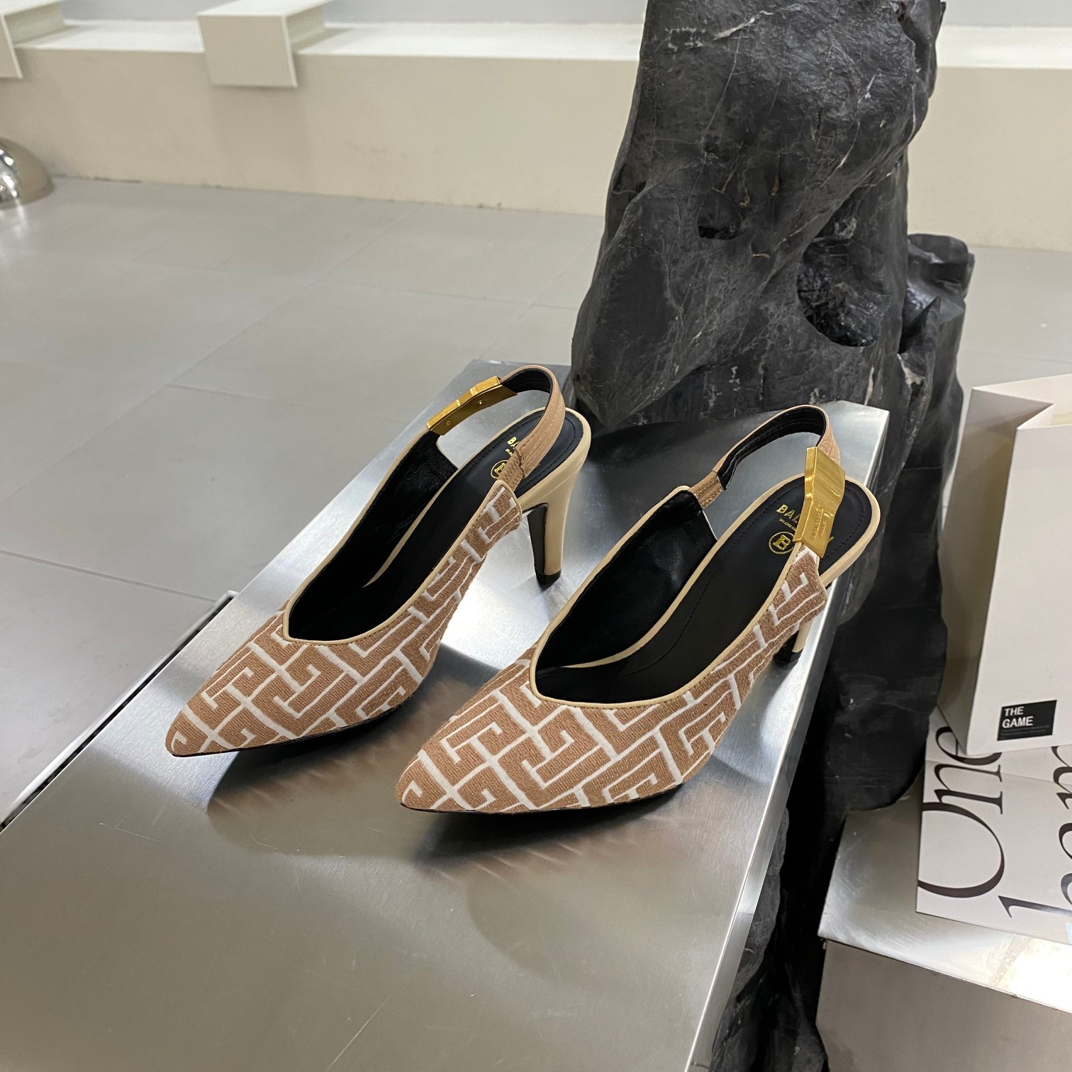 183 061#126-Balmain-01-2023SS