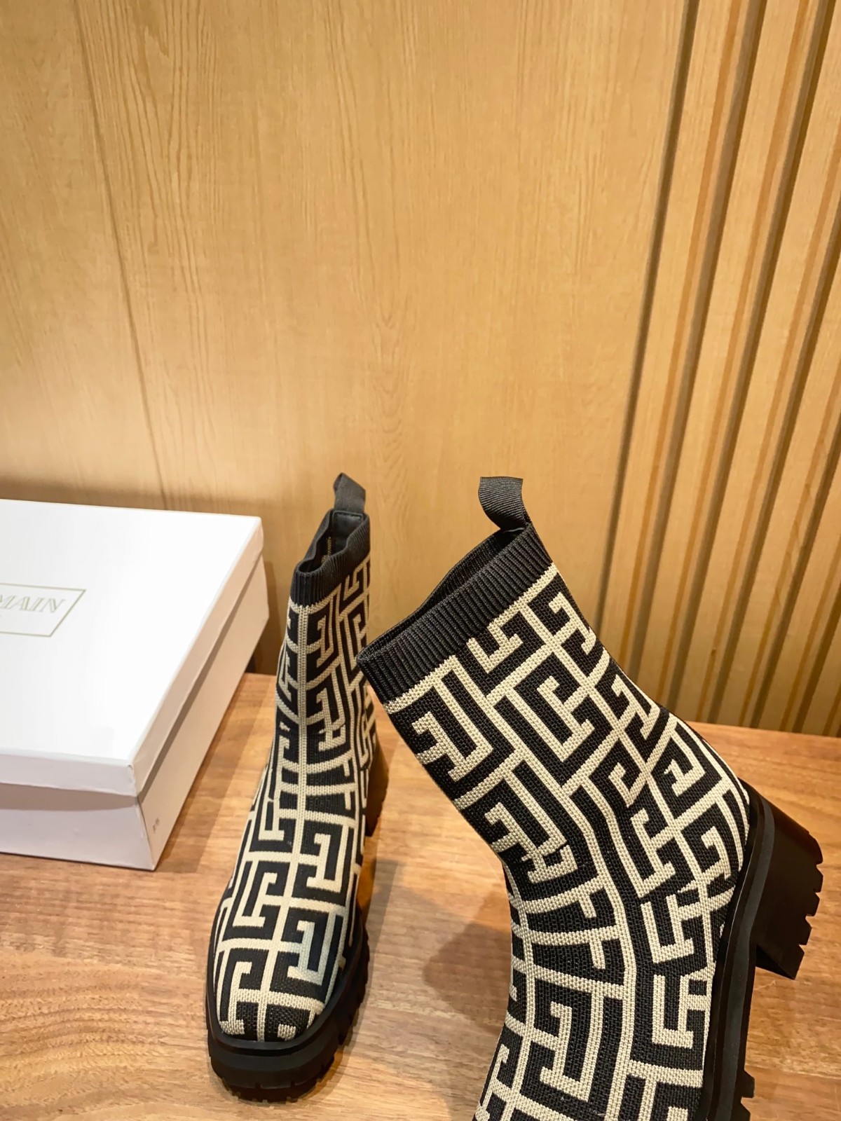 012 012#126-Balmain-02-2023SS