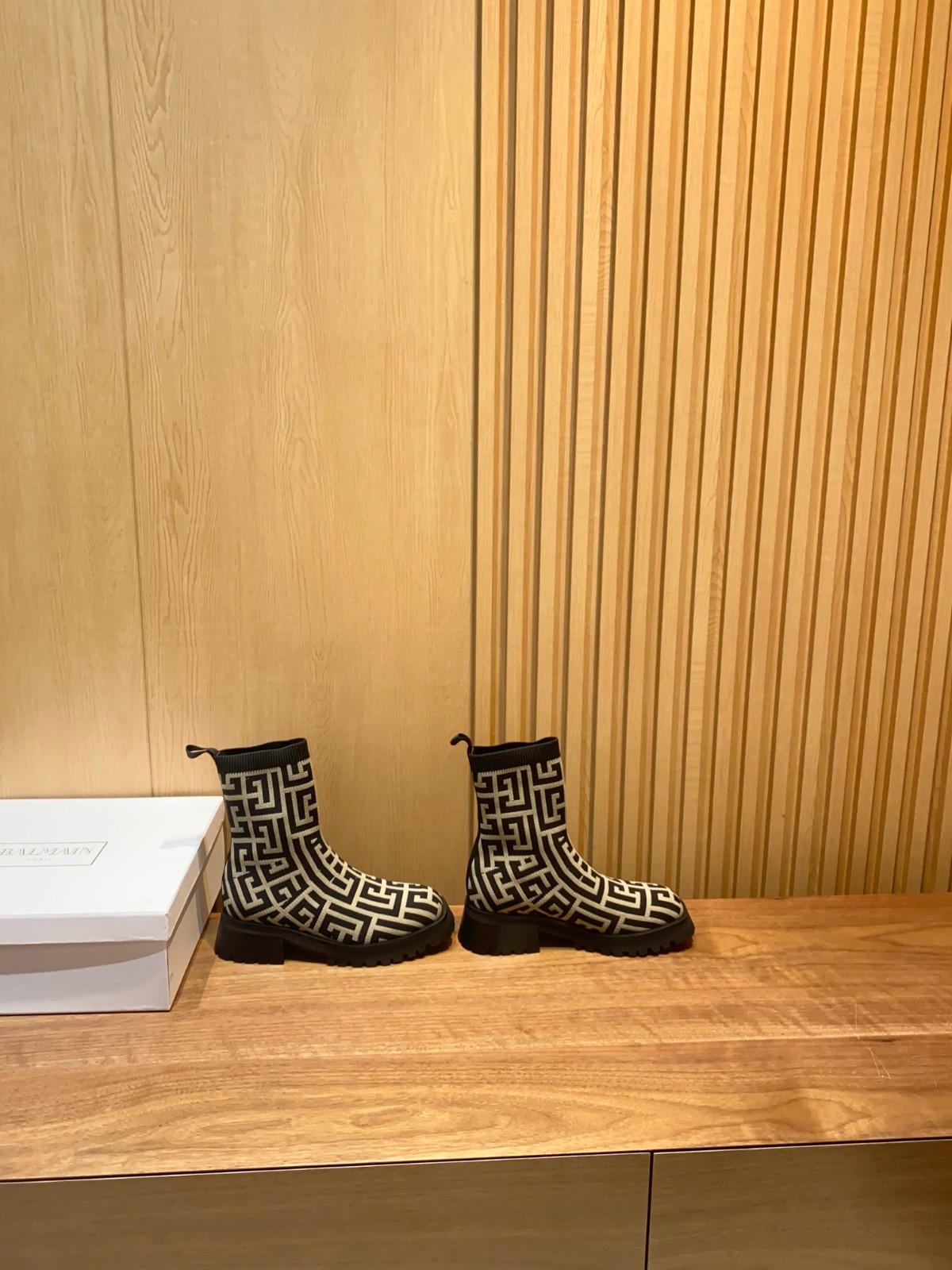 012 012#126-Balmain-02-2023SS