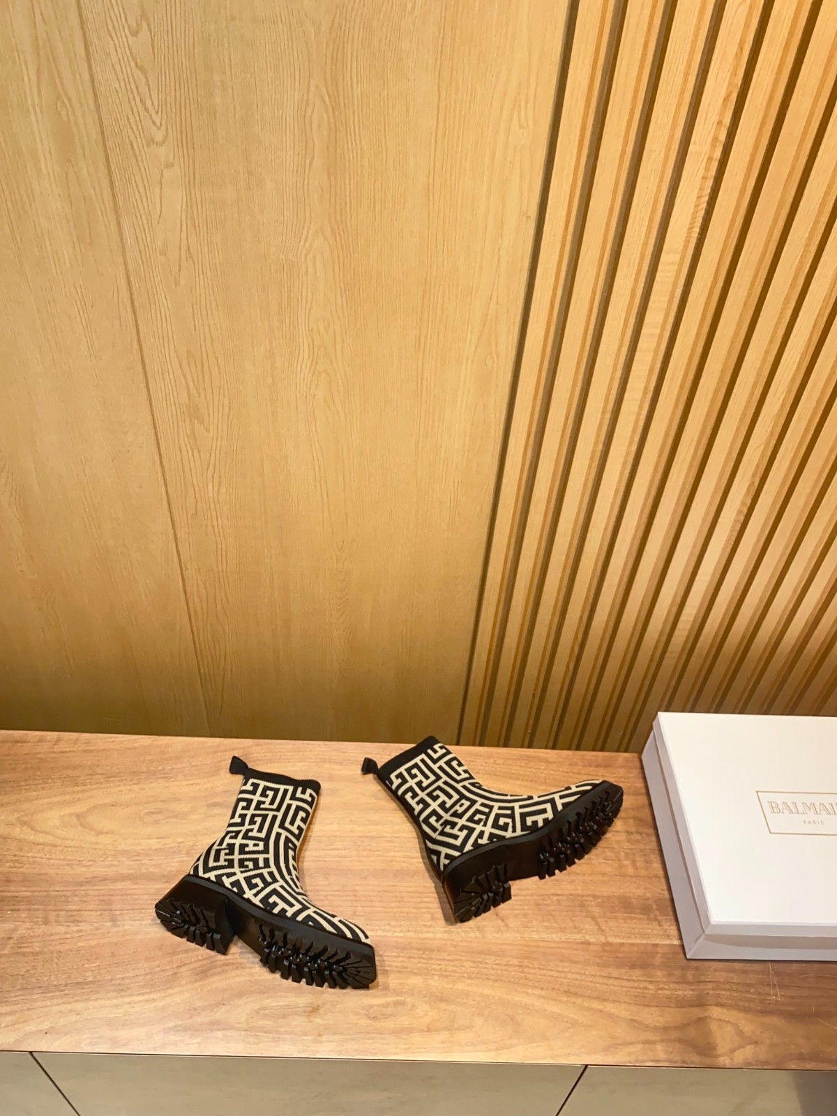 012 012#126-Balmain-02-2023SS
