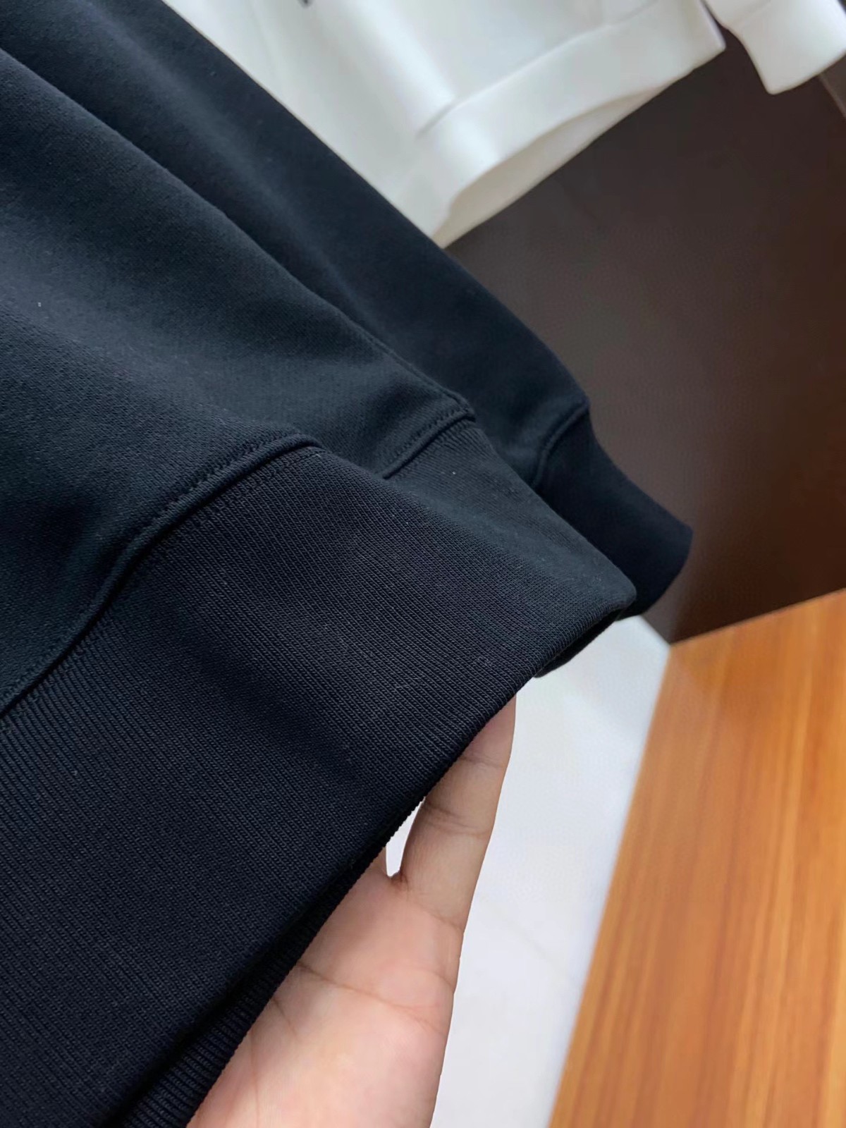 246 042#119-Amiri-01-2023SS
