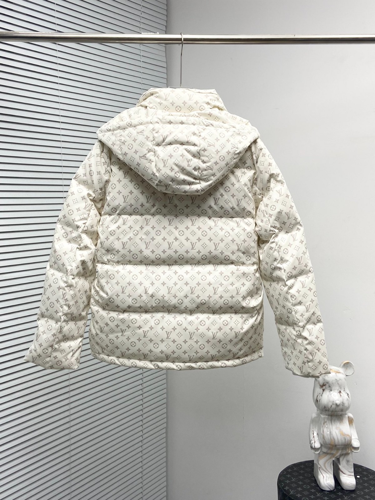 082 047#101-LV-Clothes-01-2024SS