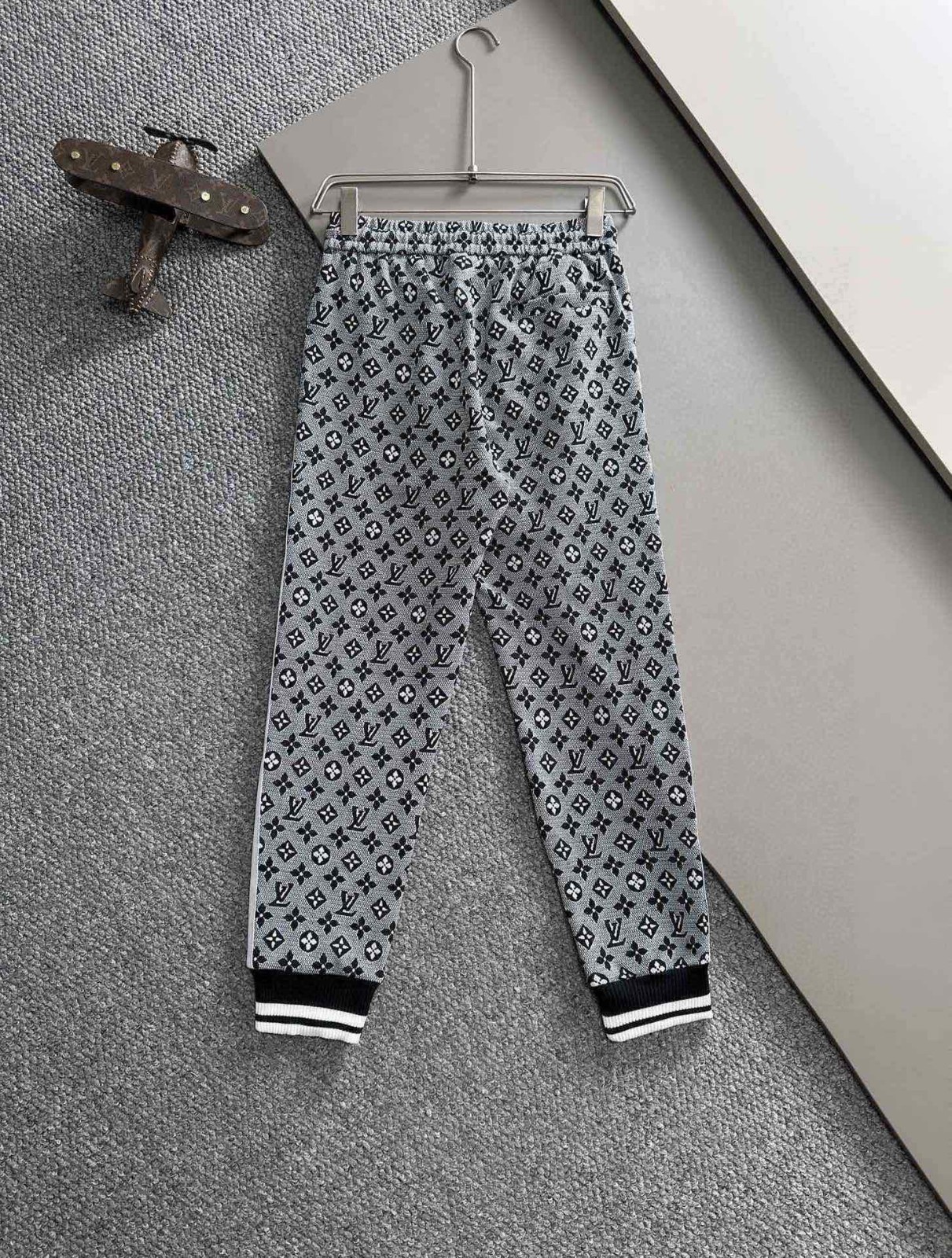 015 015#101-LV-Clothes-02-2024SS