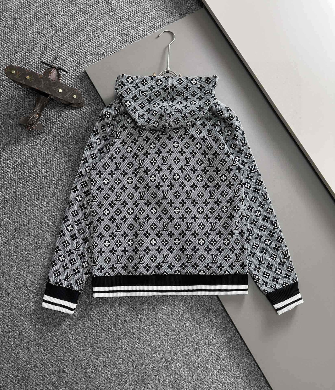 015 015#101-LV-Clothes-02-2024SS