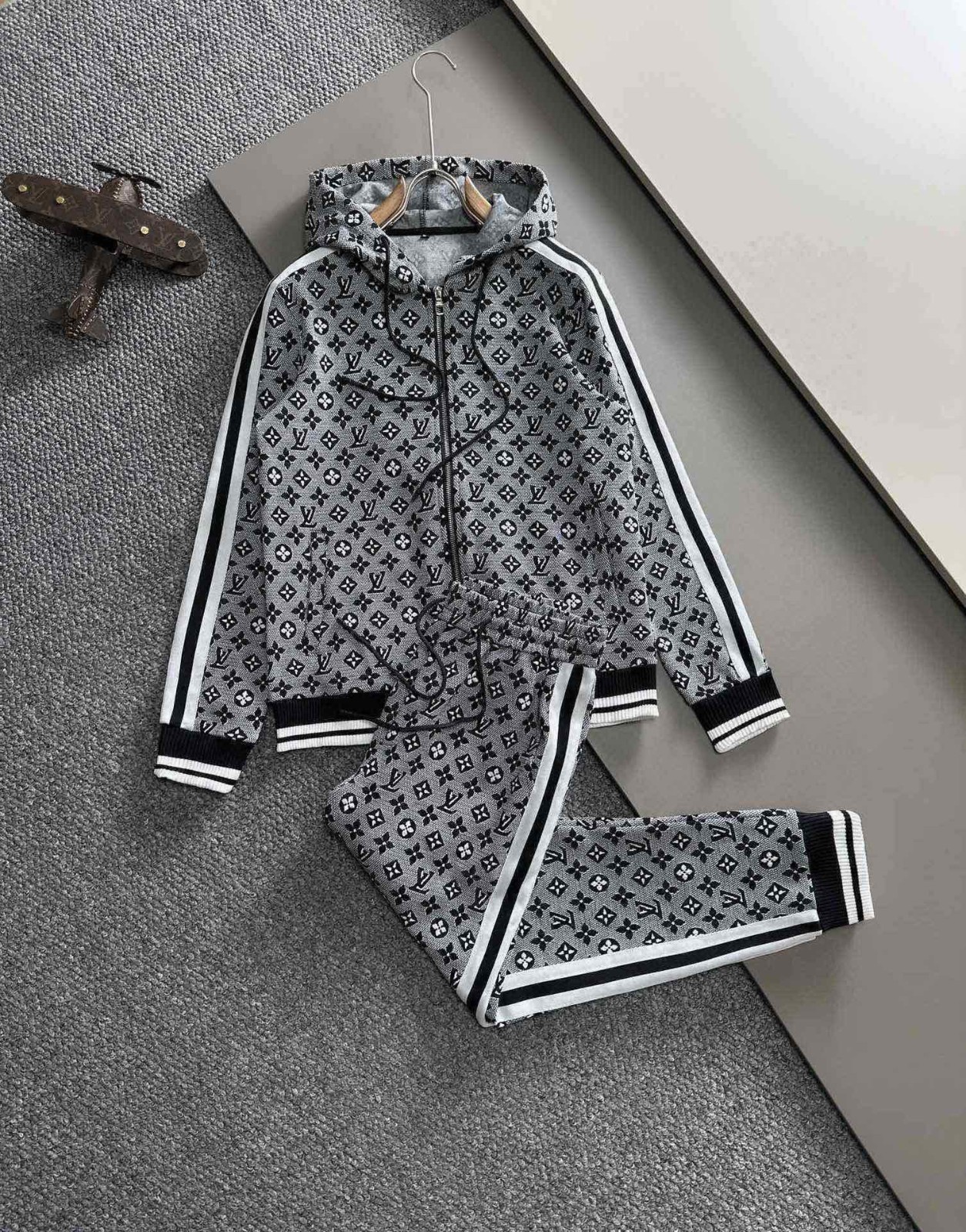 015 015#101-LV-Clothes-02-2024SS