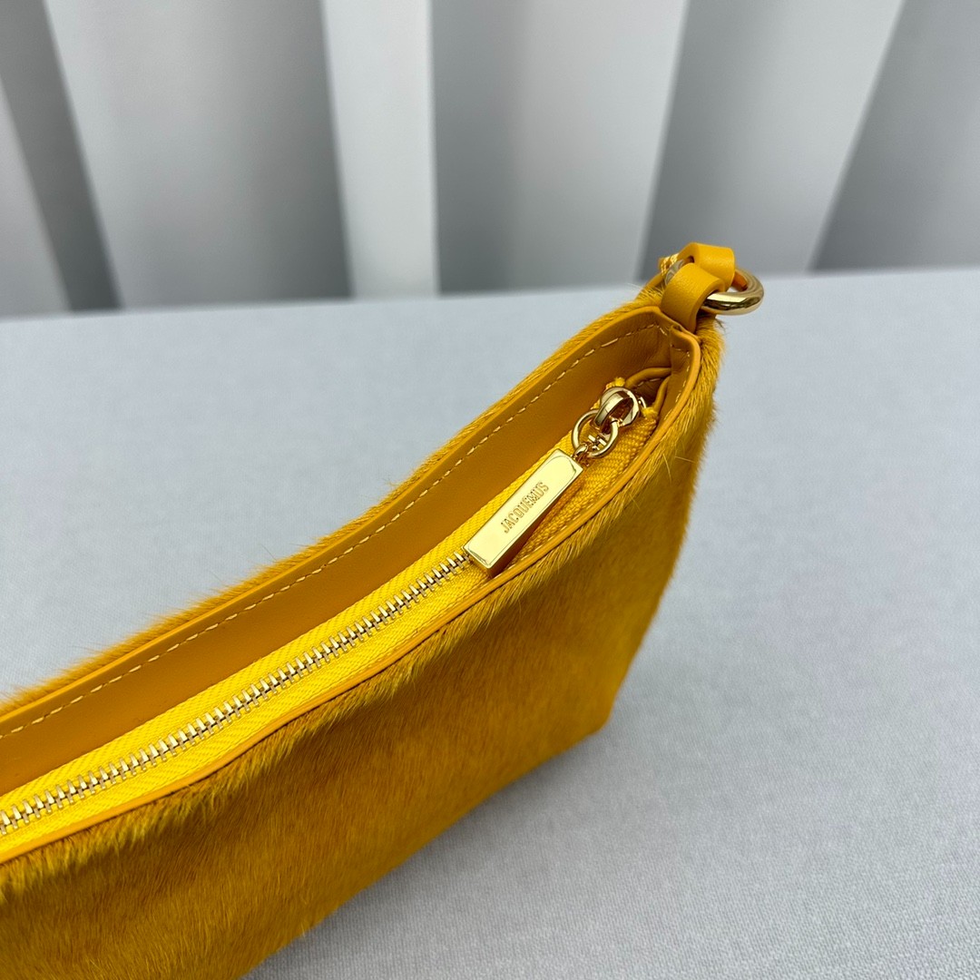 097 68123192 （8x15x4cm）