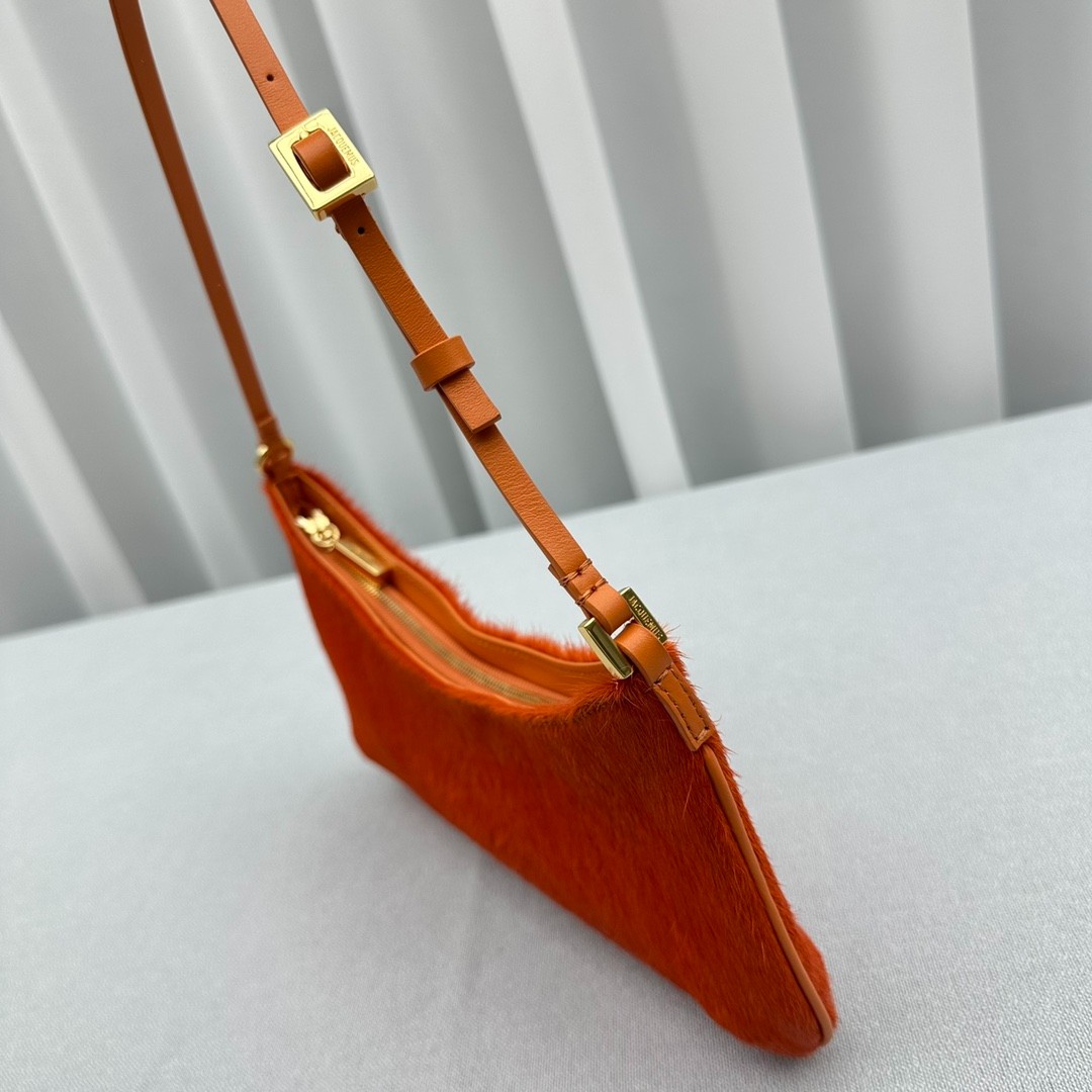 096 68123192 （8x15x4cm）