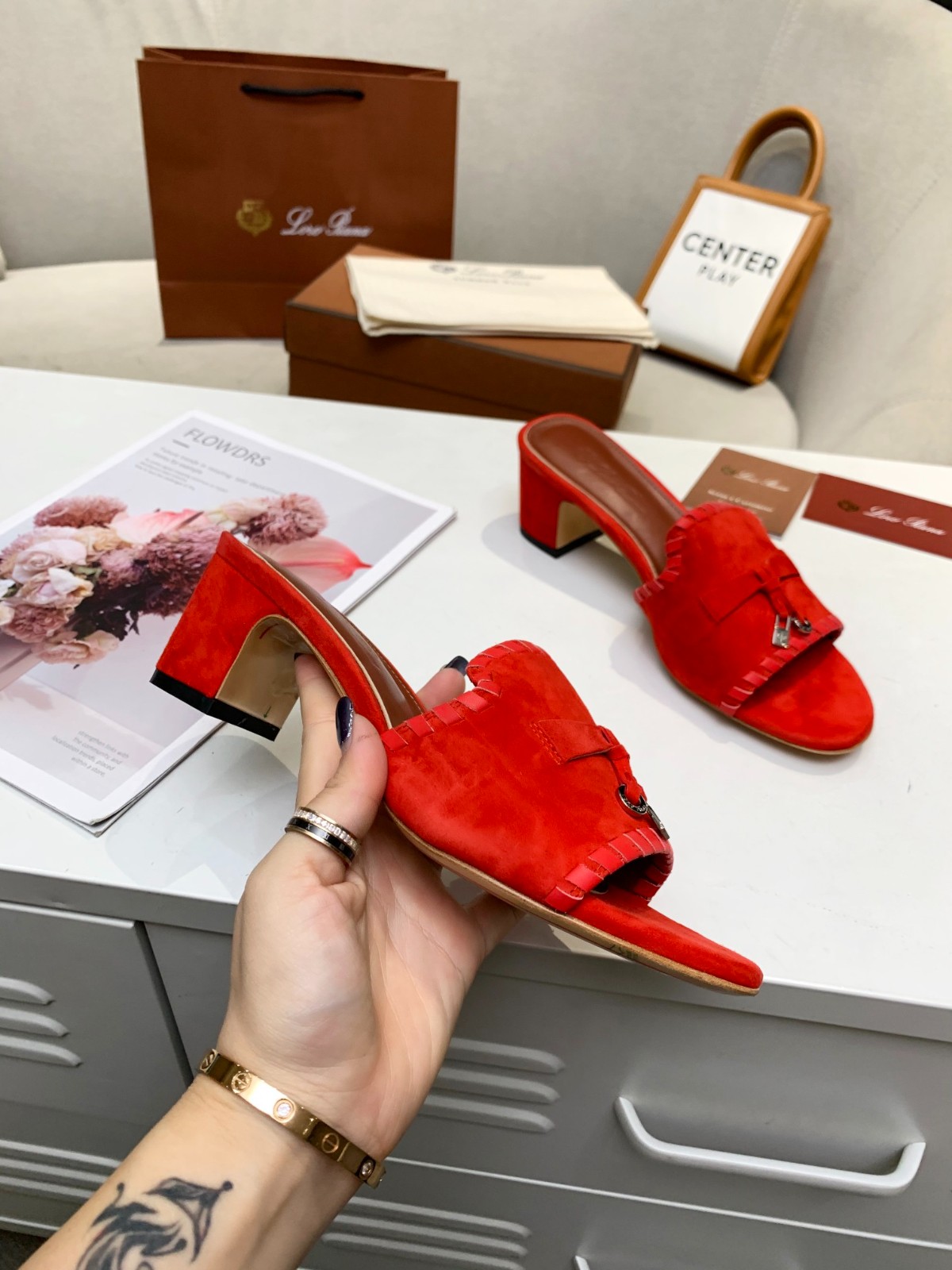 210 SIZE 35-42