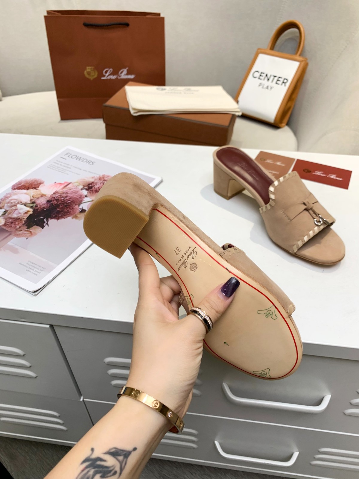 209 SIZE 35-42