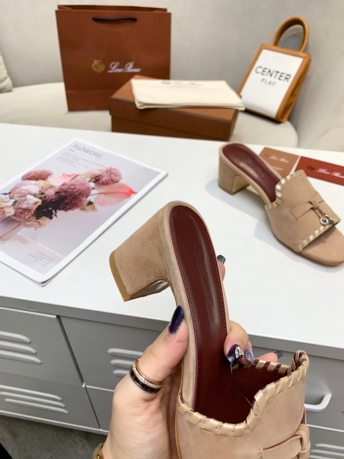 209 SIZE 35-42