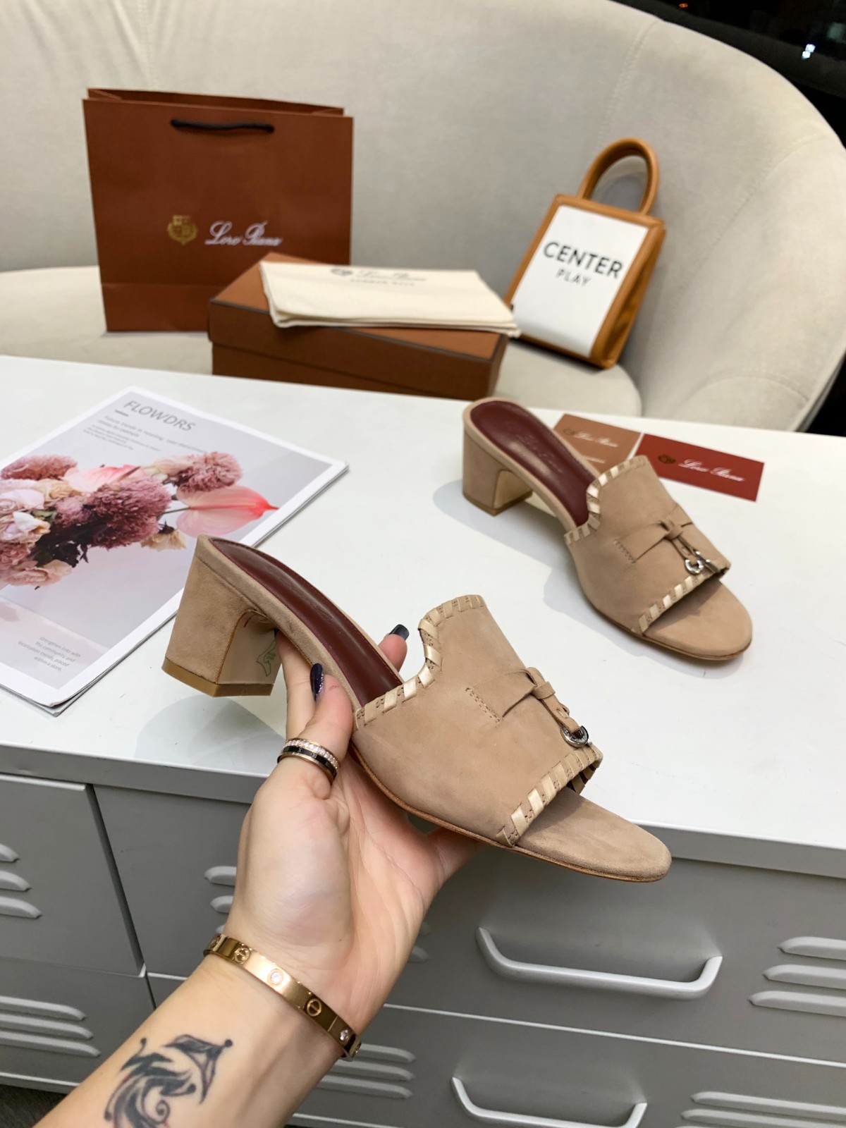 209 SIZE 35-42