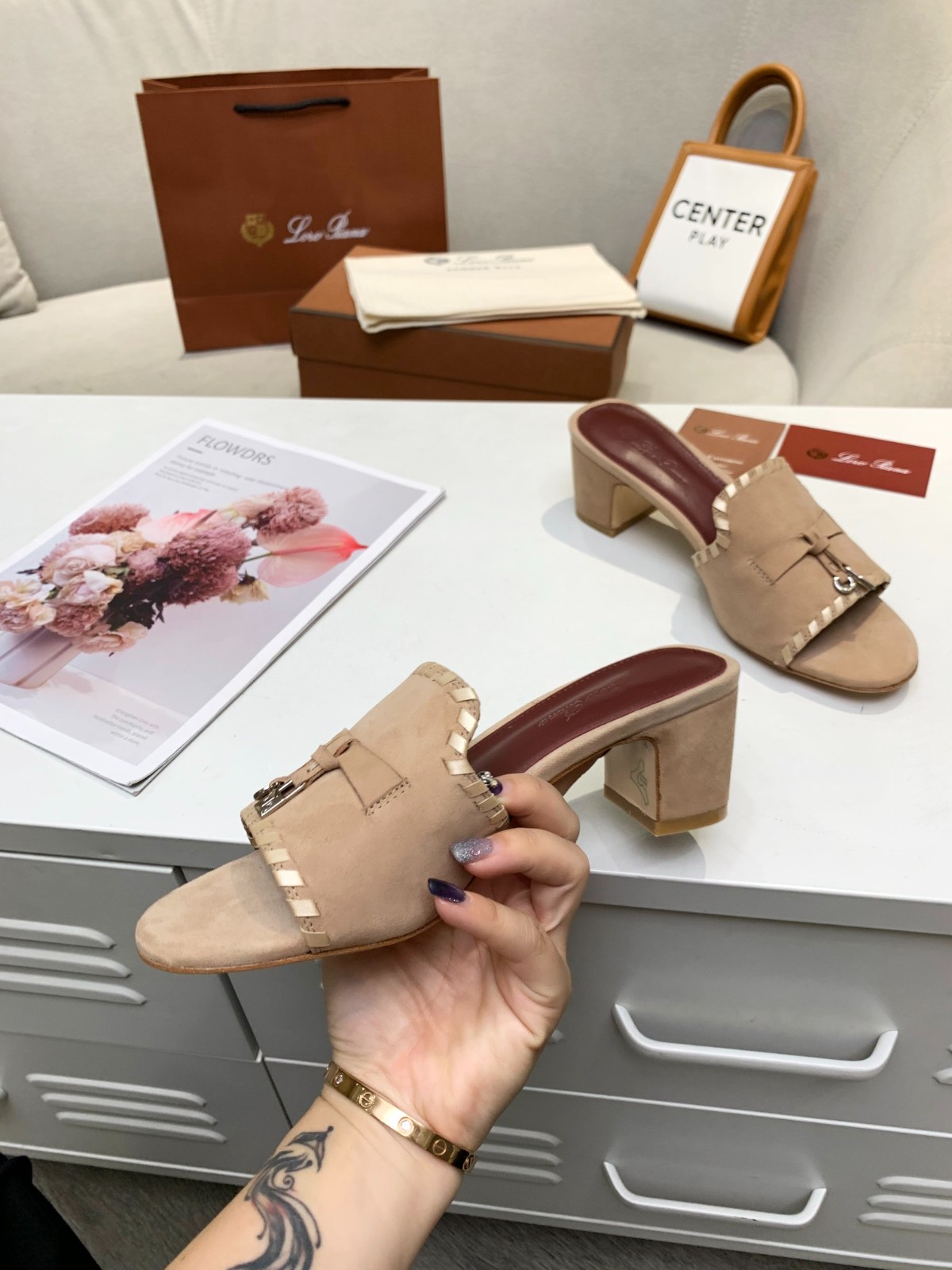 209 SIZE 35-42