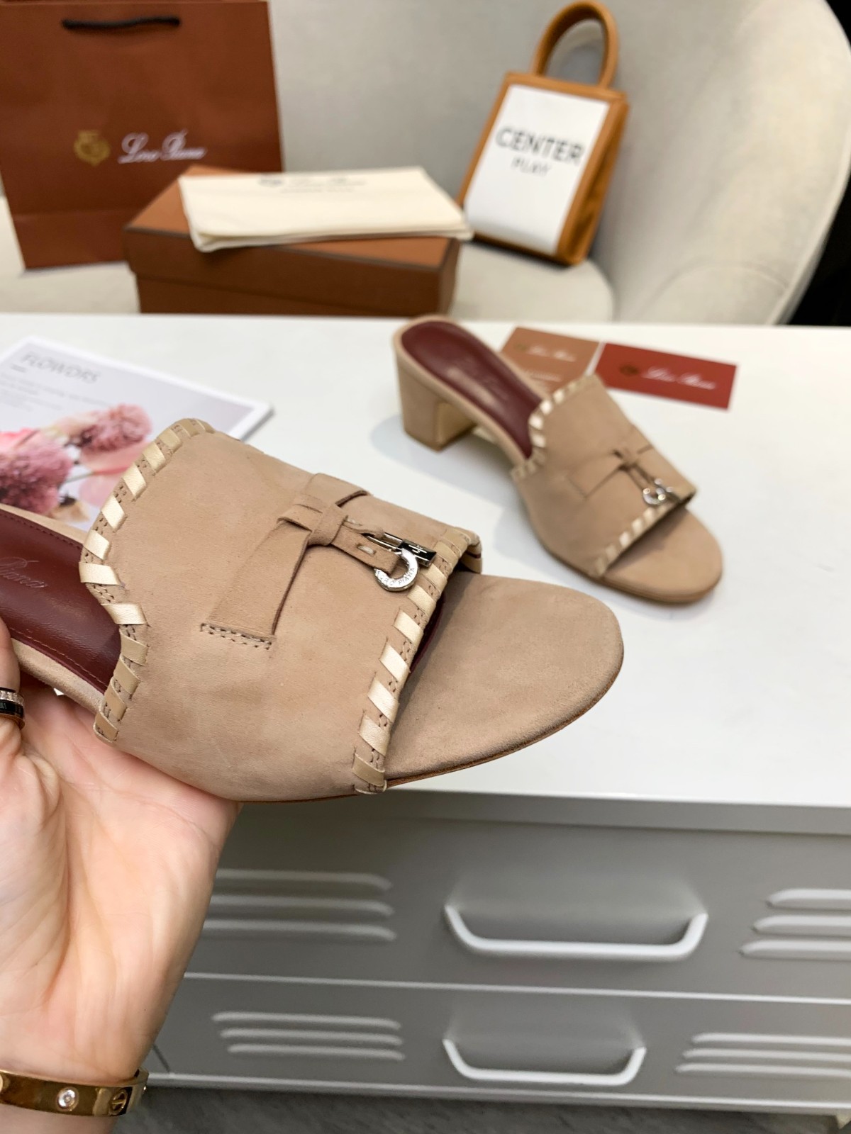 209 SIZE 35-42