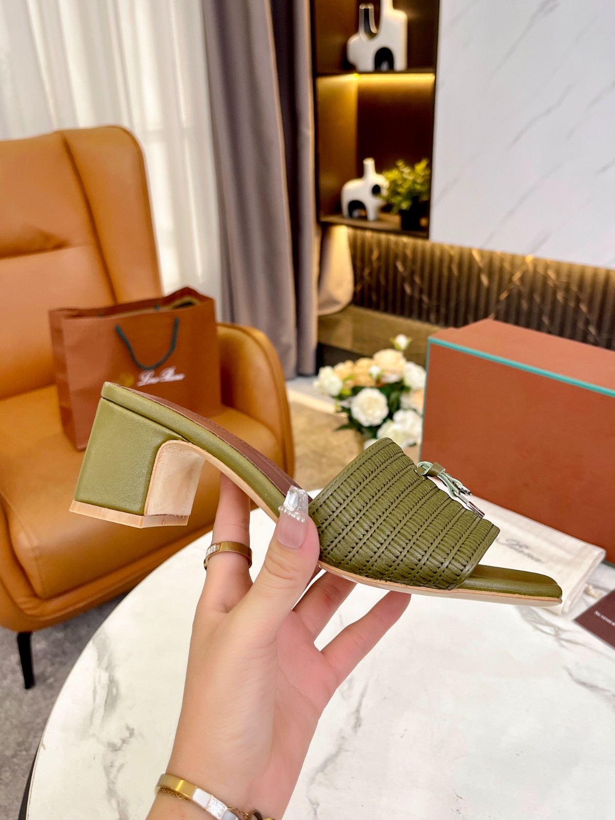 186 32123109 SIZE 35-42