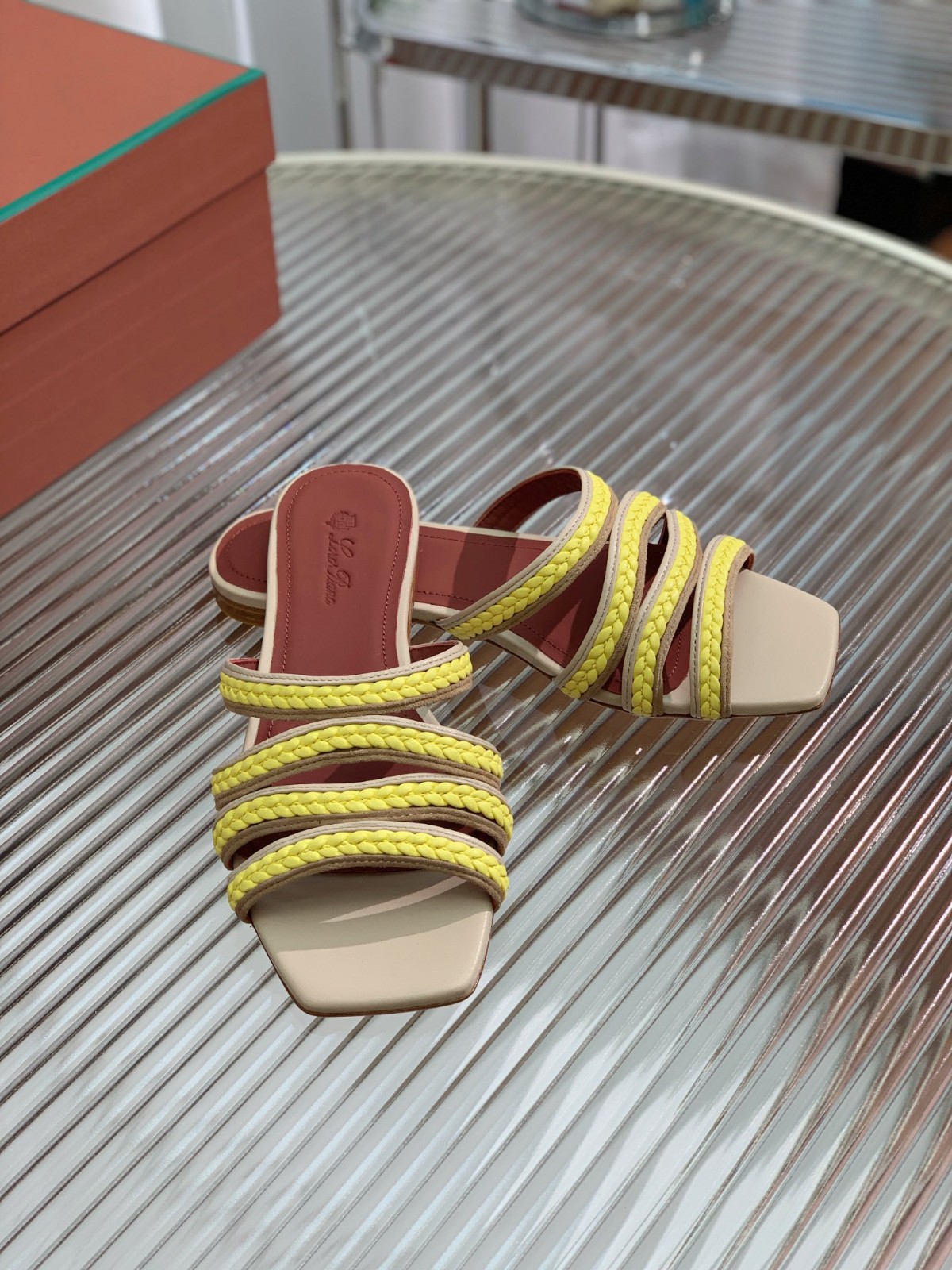 155 31123104 SIZE 35-41