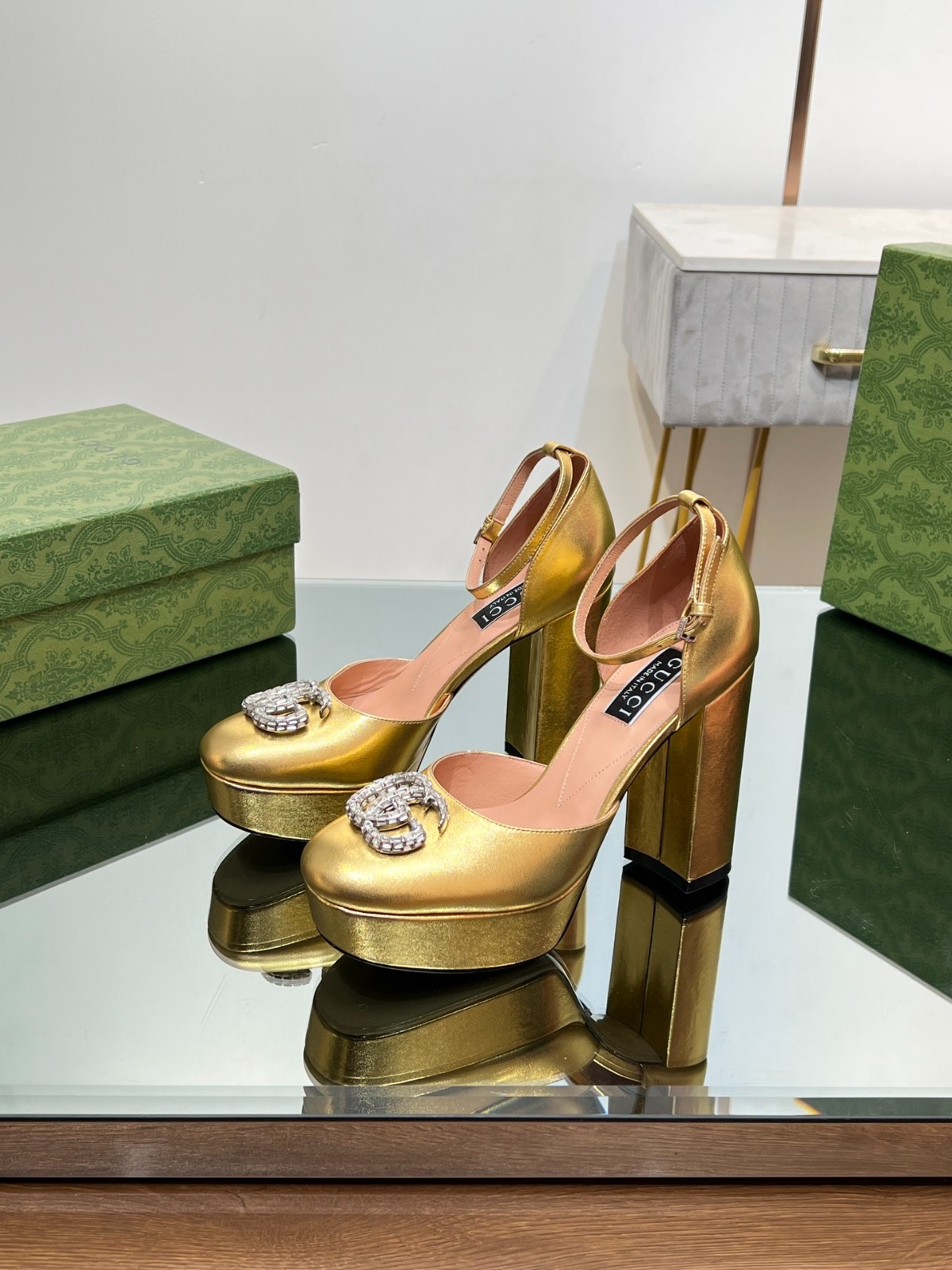 009 40123130 SIZE 35-46