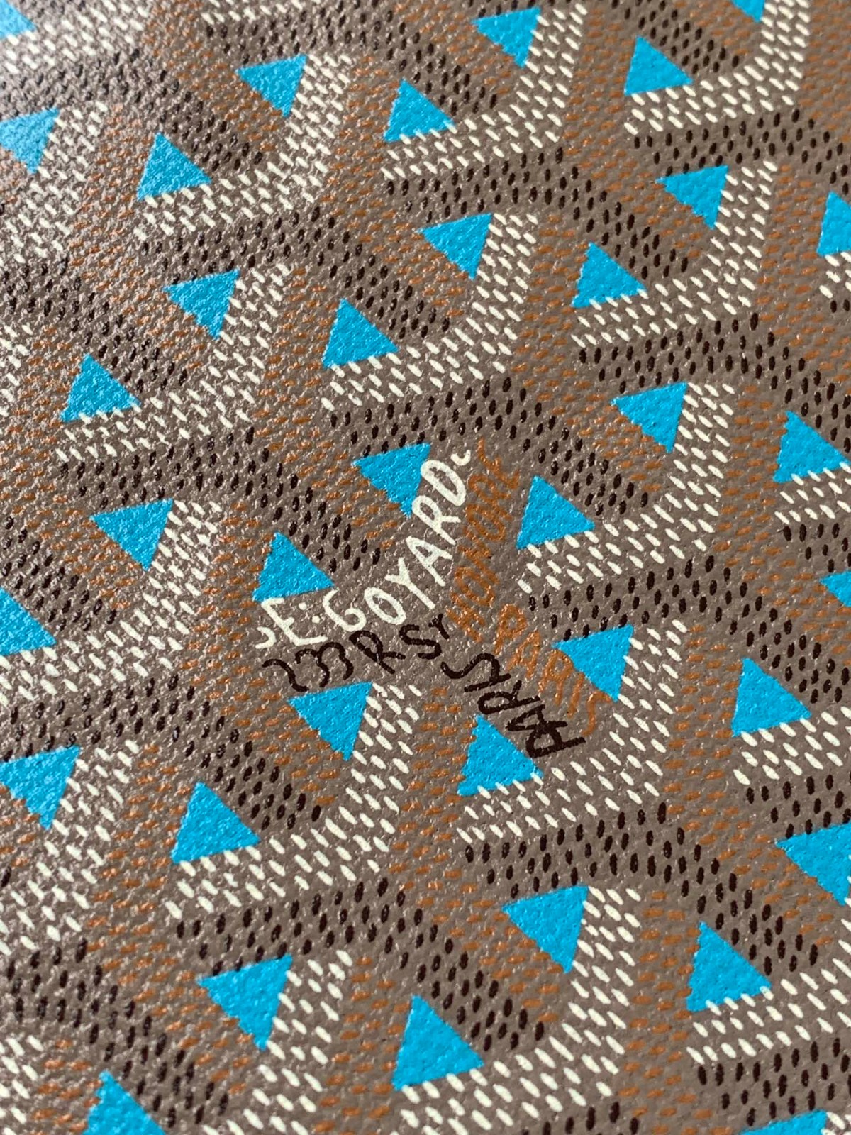 100 （24  x 1  x 21 cm）