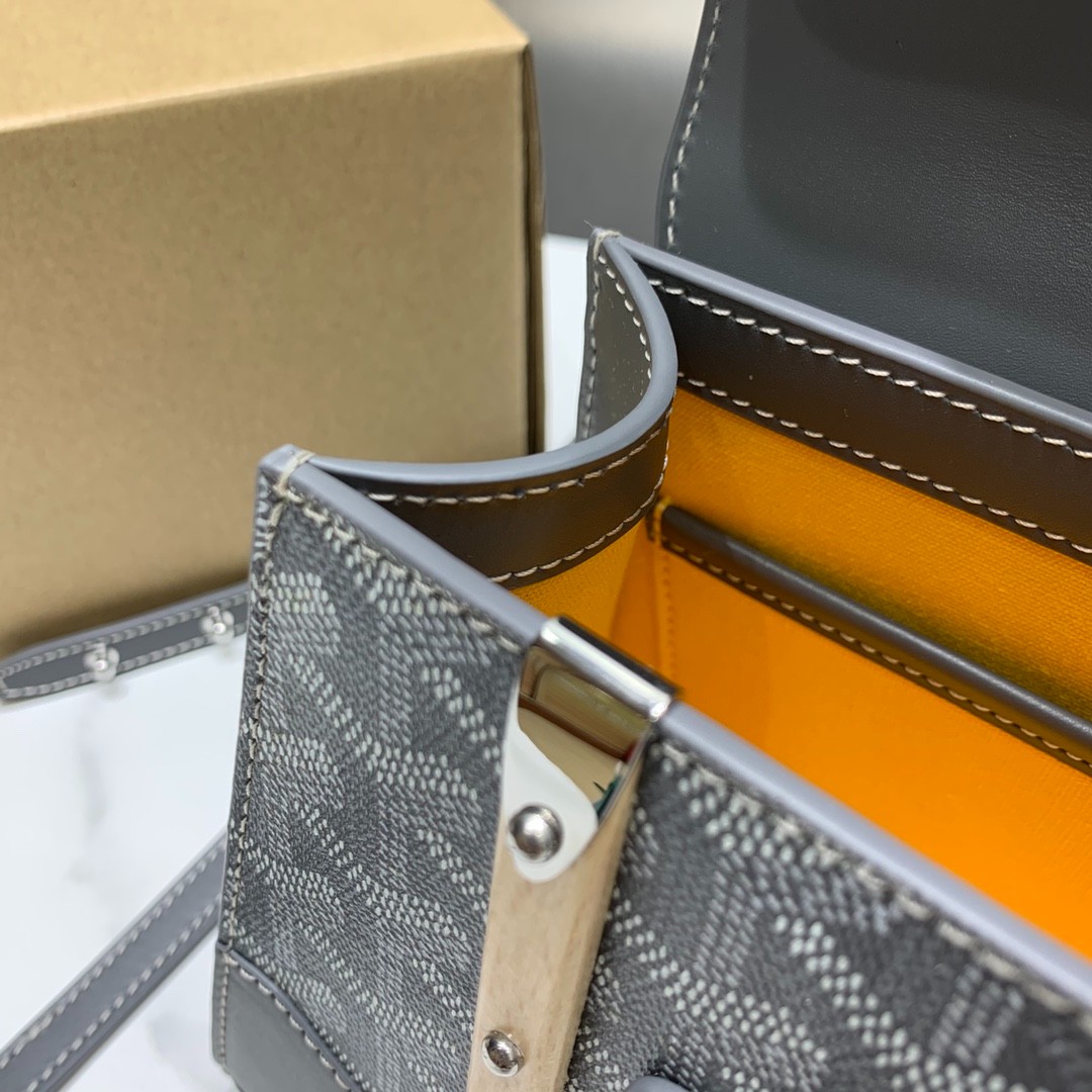056 75123208 （21×9×14cm）