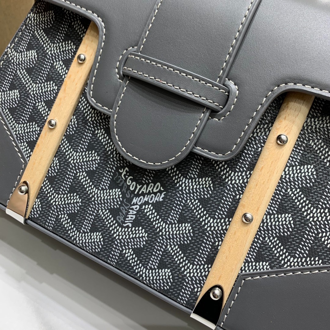 056 75123208 （21×9×14cm）