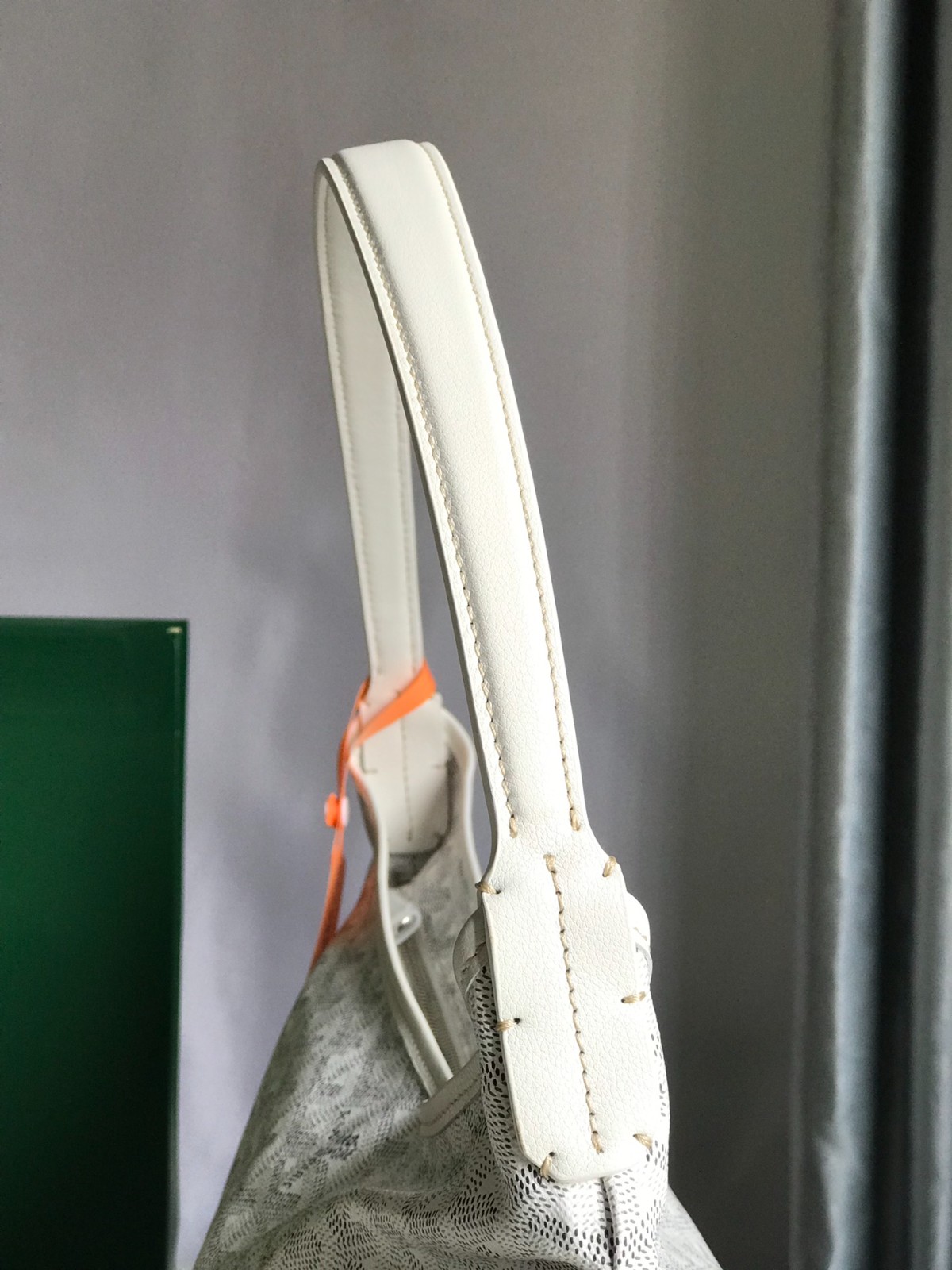 023 （42×27×15cm）