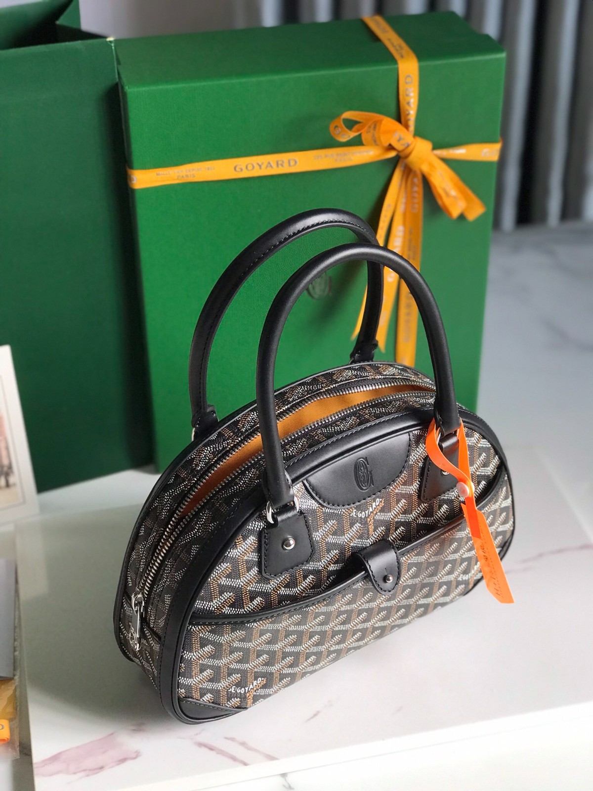 011 76123210（26×17×8cm）