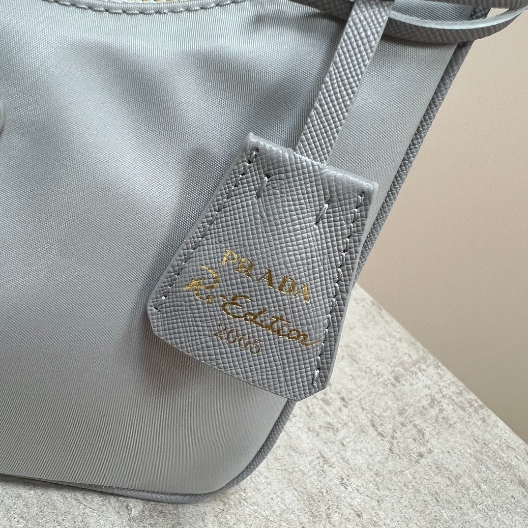 029 32123152 size 22x18x6.5cm