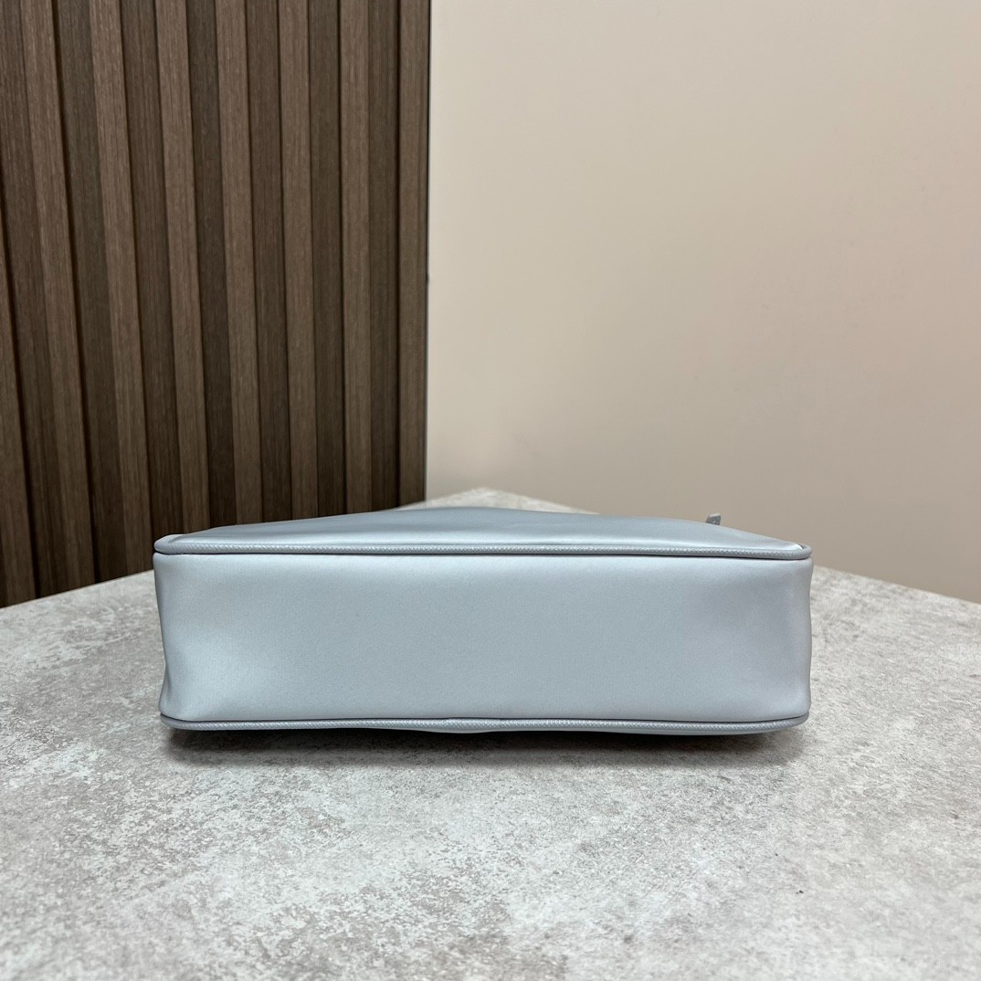 029 32123152 size 22x18x6.5cm