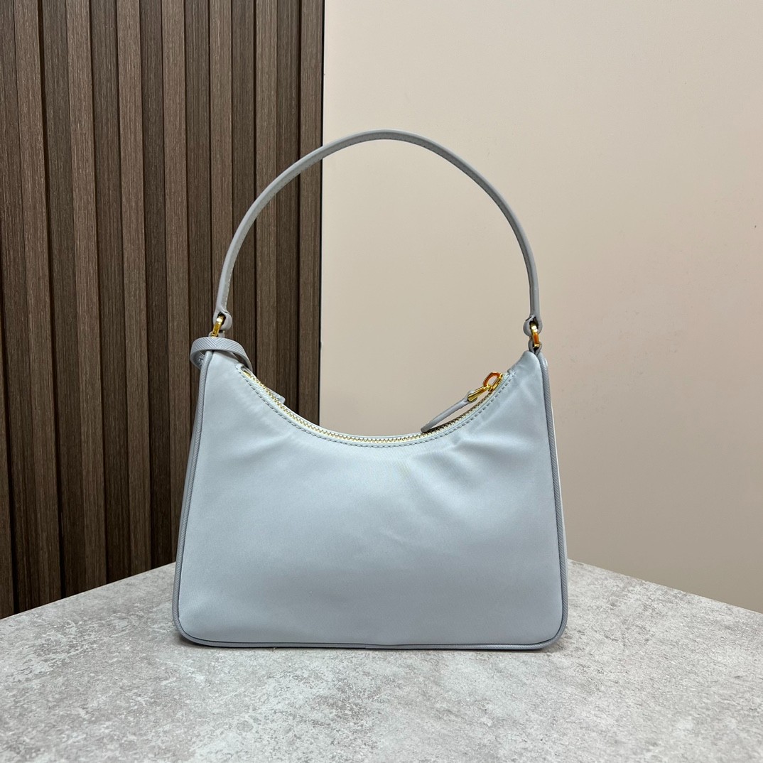 029 32123152 size 22x18x6.5cm