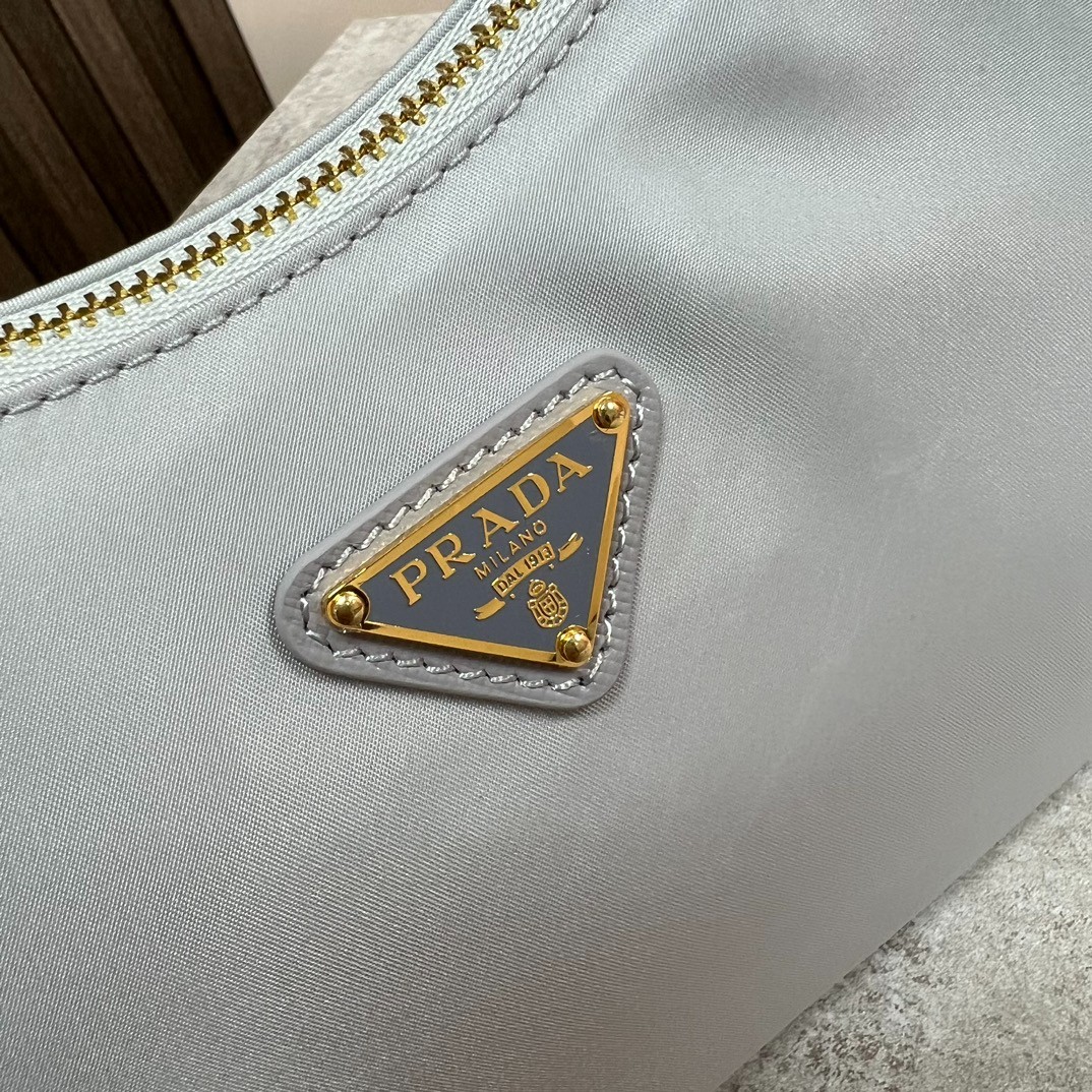 029 32123152 size 22x18x6.5cm