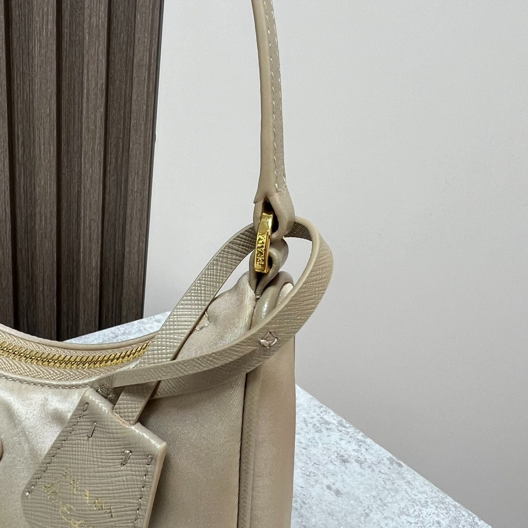 028 32123152 size 22x18x6.5cm